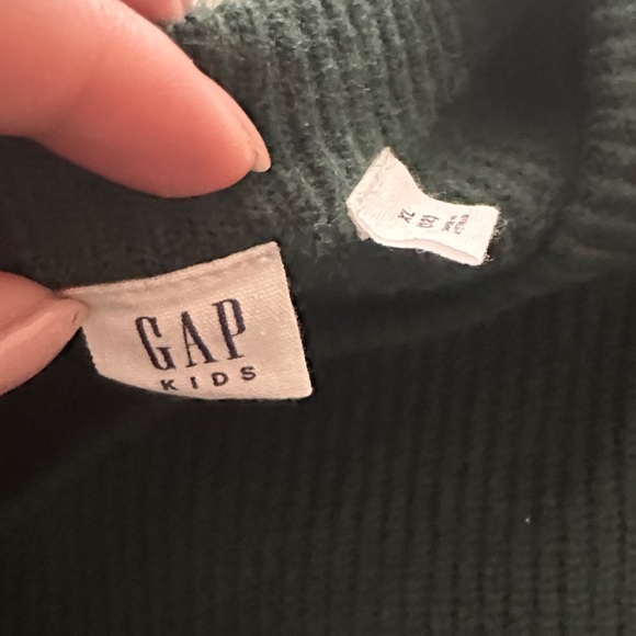 GAP CashSoft Black and Green Crewneck Sweaters Kids 2 Pack - Picture 3 of 5